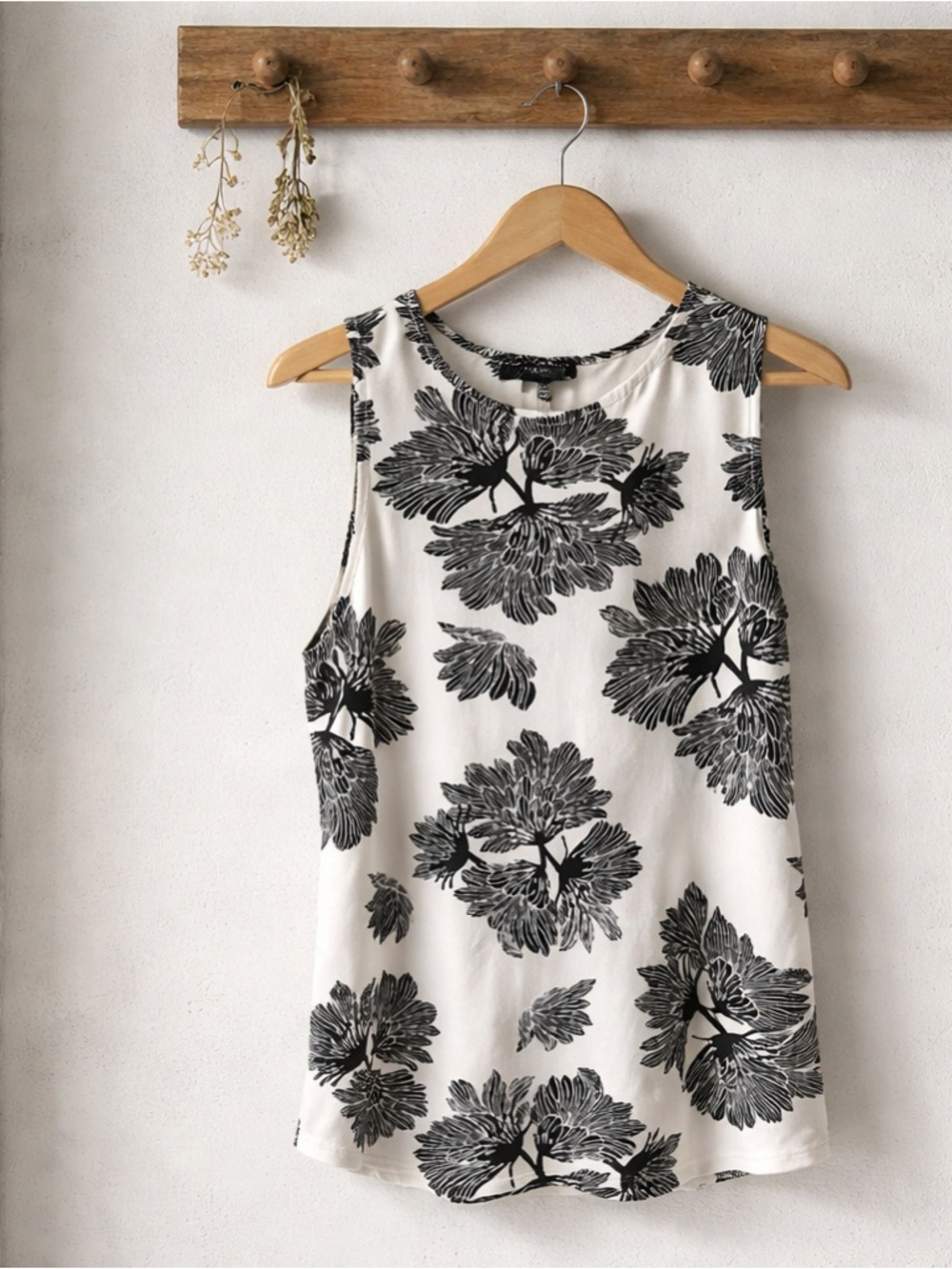 Grace The Perfect Fit XL Black White Floral Tank Top Sleeveless Stretch
